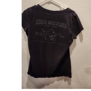 True Religion Women's Graphic T-Shirt - Black, Size Medium (PTP 19", Length 23")